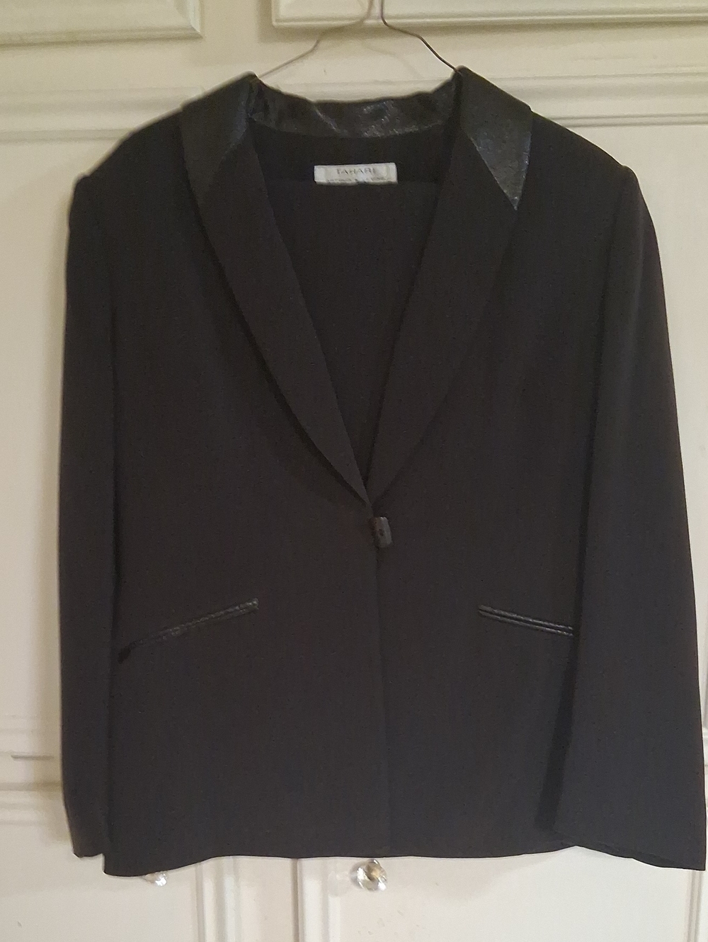 Tahari Black Women's Blazer with Leather-Trim Collar,Pants 14P×28 Inseam